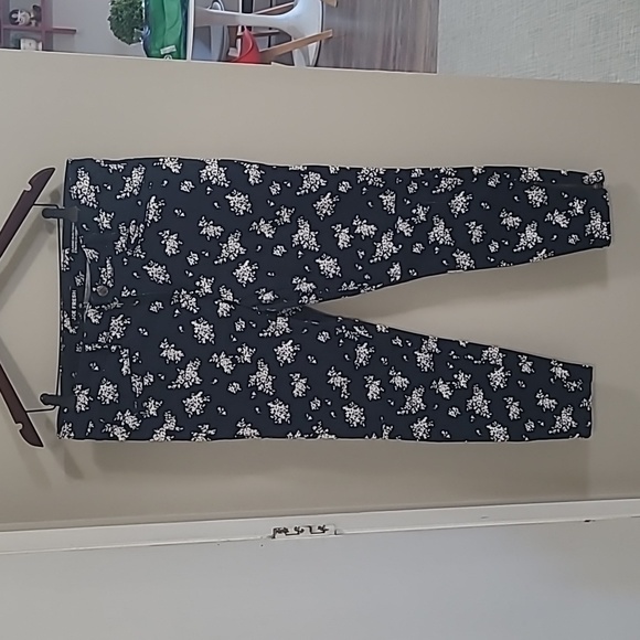 JOE FRESH - Slim jeans with flower pattern - Picture 1 of 5